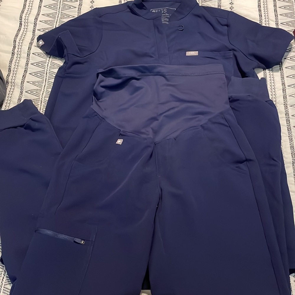 XXS Figs maternity scrub set , Navy.